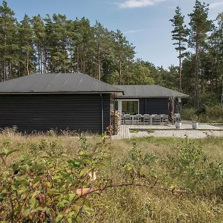 Five Bedroom Holiday In Hébergement de vacances *