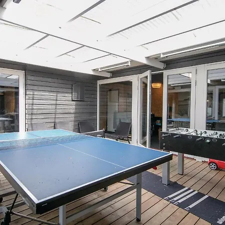 Five Bedroom Holiday In *